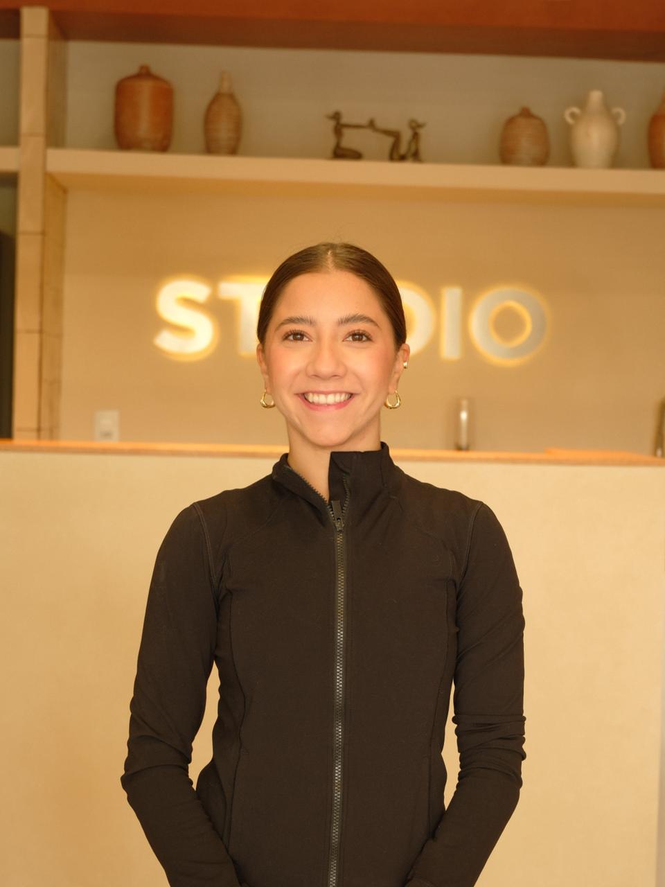 Danna García, coach de STŌDIO